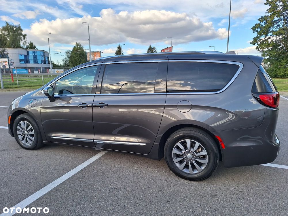 Chrysler Pacifica - 16