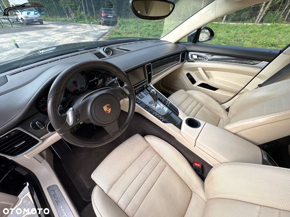 Porsche Panamera GTS PDK - 22