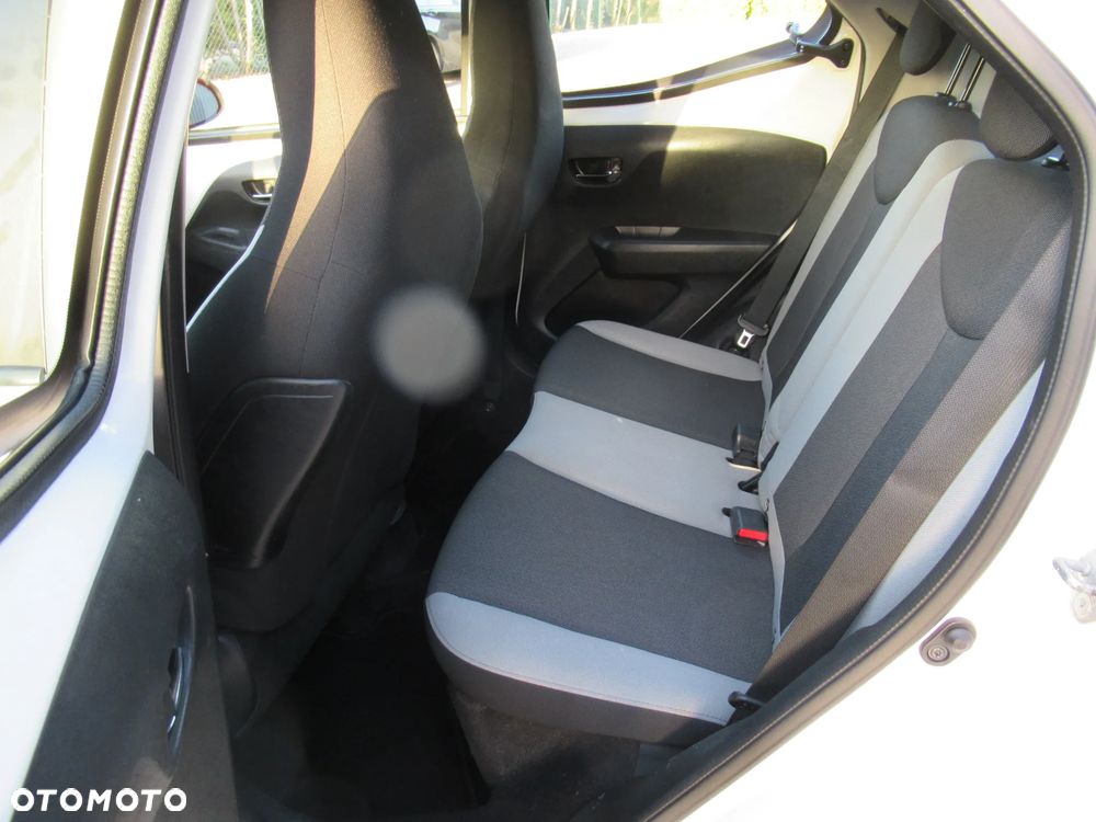 Toyota Aygo x-play - 8
