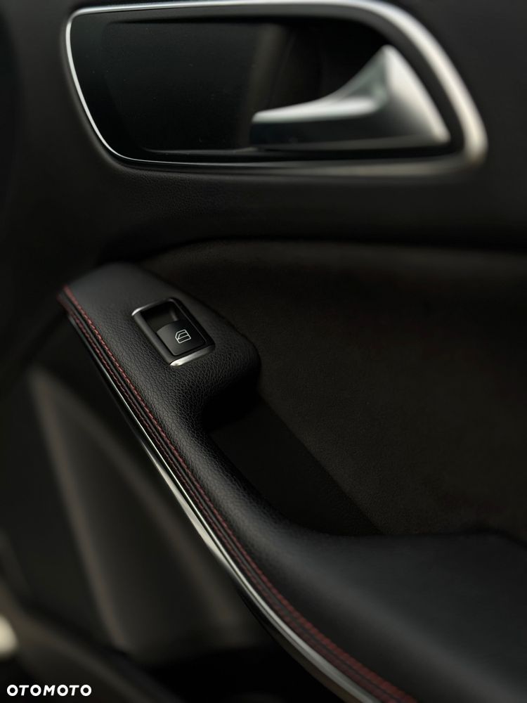 Mercedes-Benz GLA 220 4-Matic AMG Line - 14