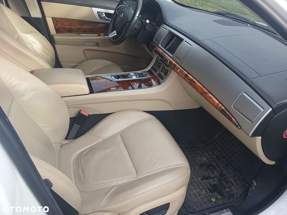 Jaguar XF 2.0 T Prestige - 9