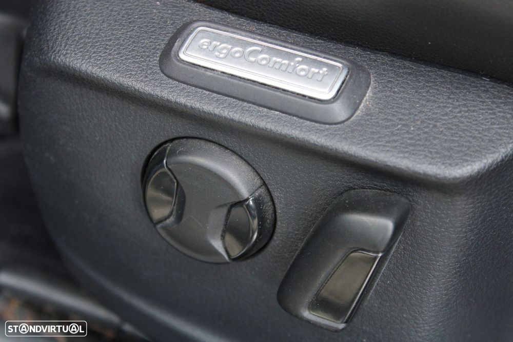 VW Passat Variant 1.6 TDI Highline DSG - 49