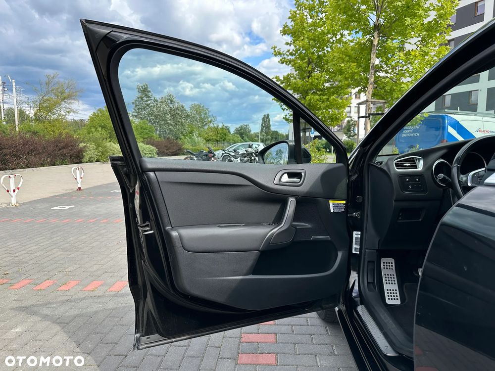 Citroën DS4 1.6 HDi SoChic - 17