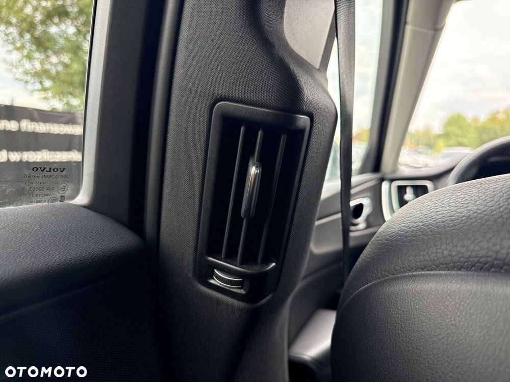 Volvo XC 60 B4 D AWD Plus Bright - 36