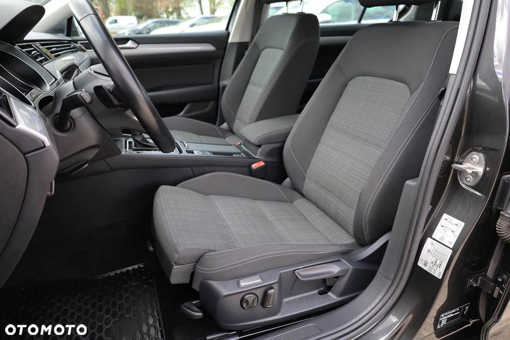 Volkswagen Passat 2.0 TSI Business DSG - 36