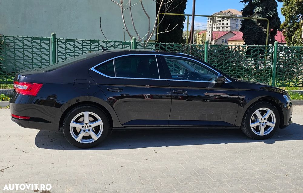 Skoda Superb 2.0 TDI DSG Sportline - 3