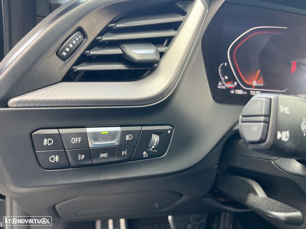 BMW 118 d Pack Desportivo M - 23