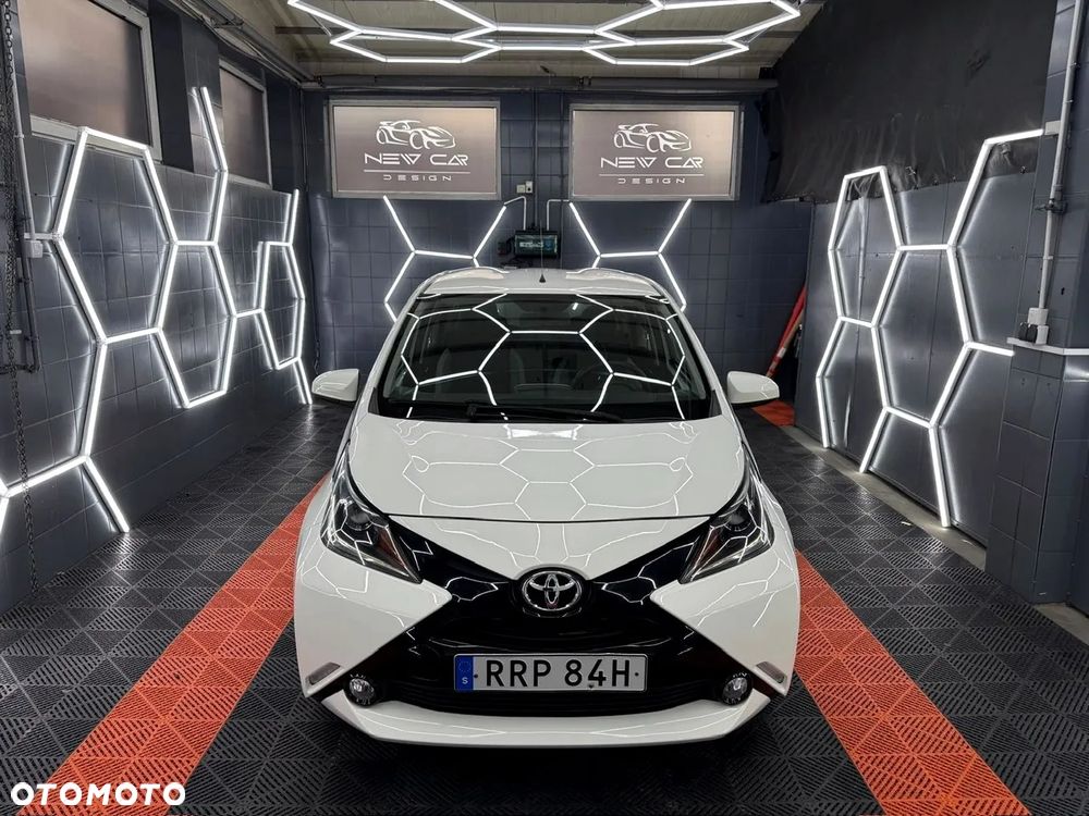 Toyota Aygo x-play touch - 12