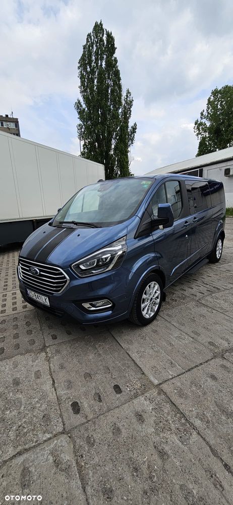 Ford Tourneo Custom - 1