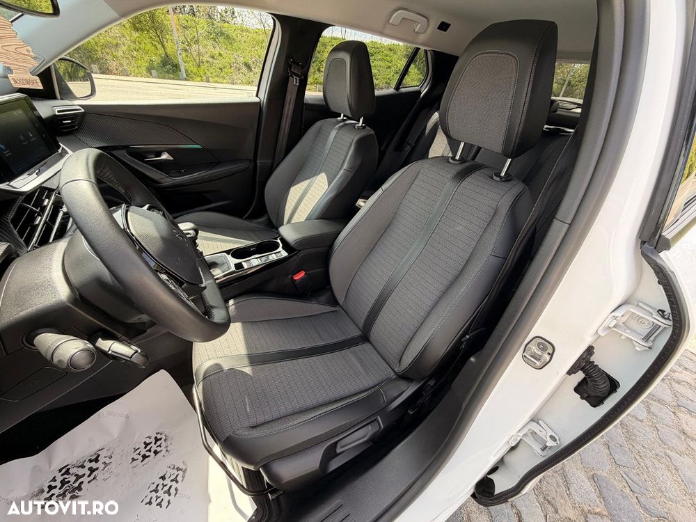 Peugeot 2008 1.2 L PureTech STT Allure - 17