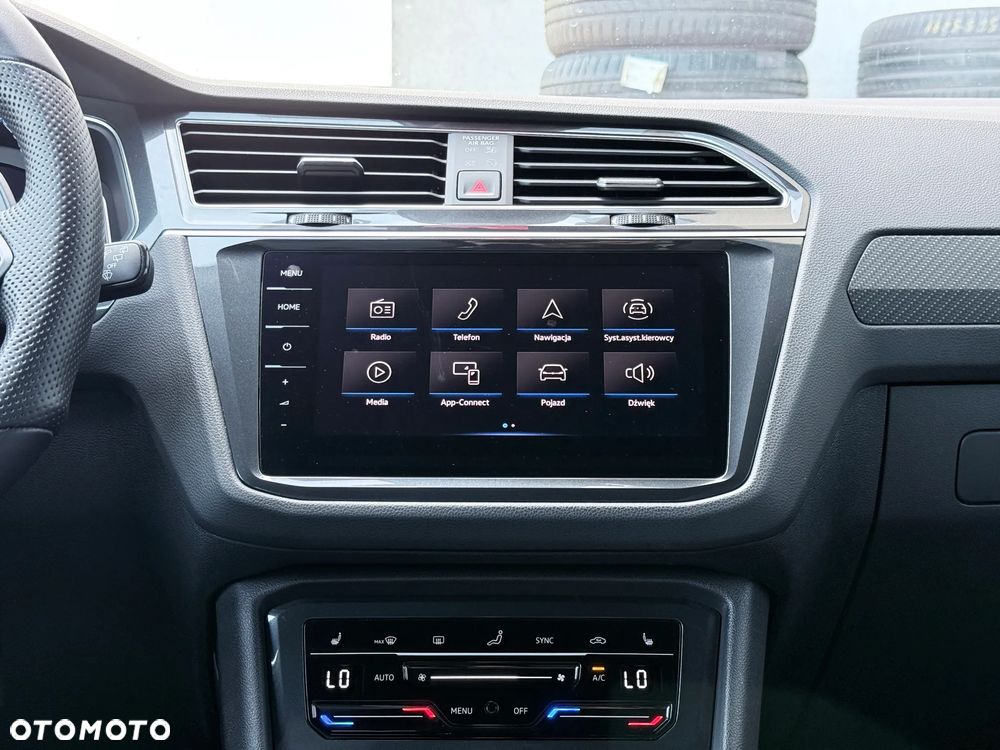 Volkswagen Tiguan - 36