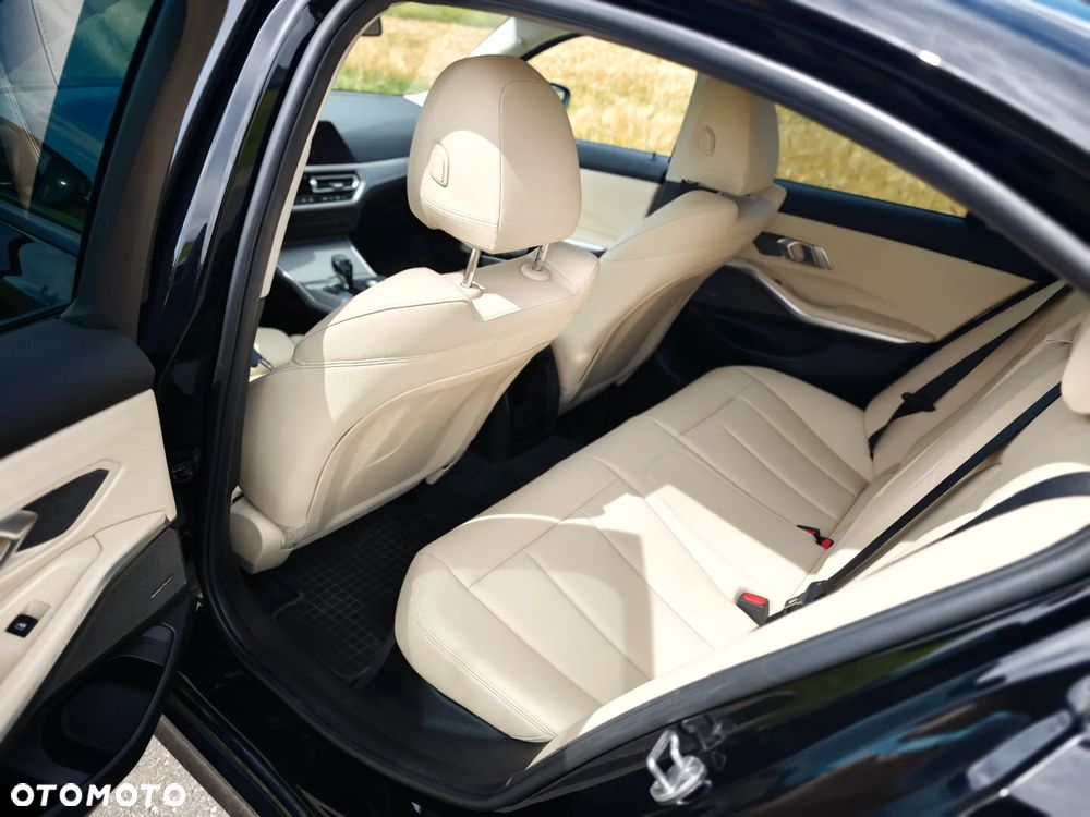 BMW Seria 3 318i - 22