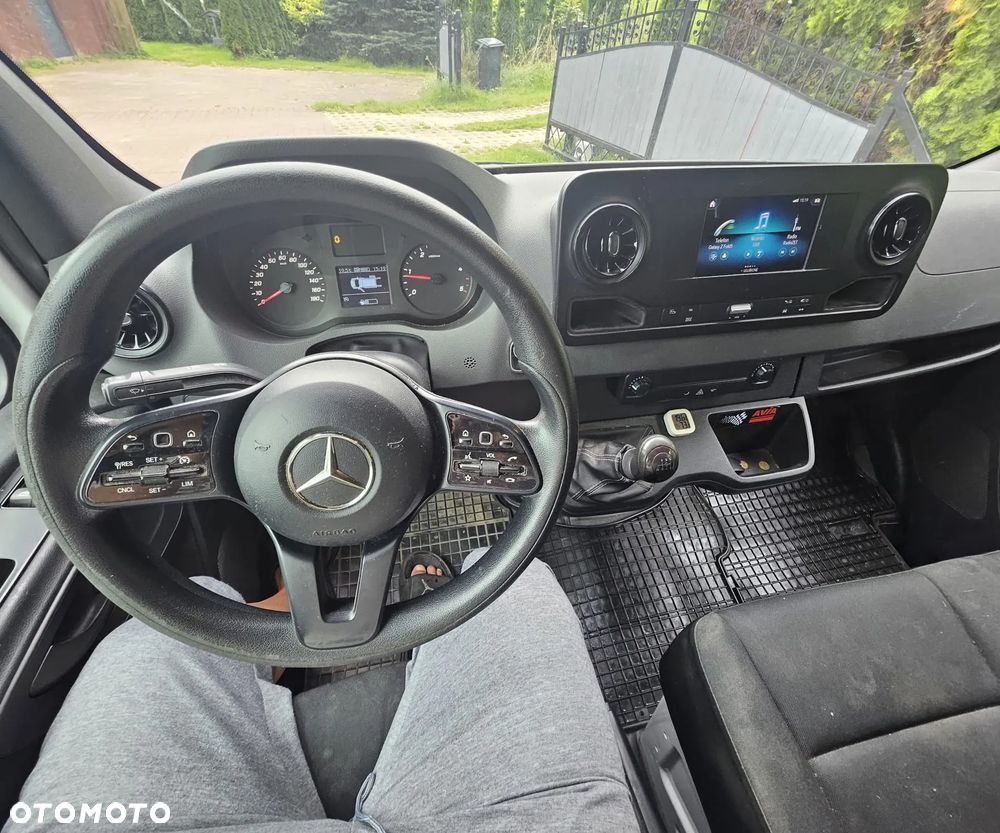 Mercedes-Benz Sprinter - 12