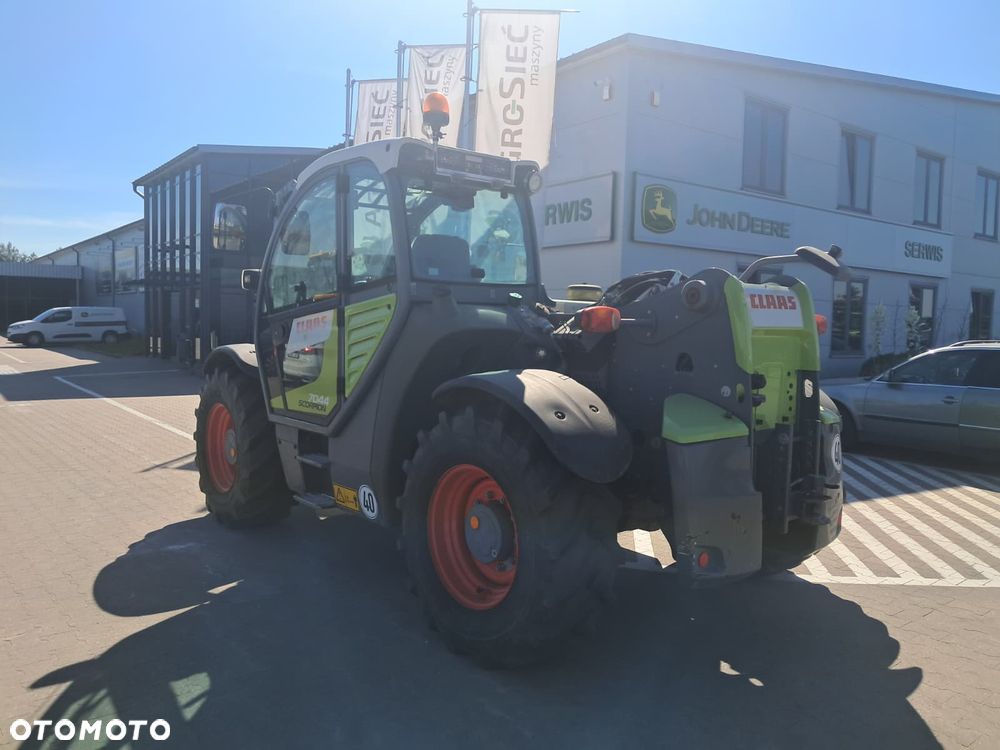Claas Scorpion 7044 - 8