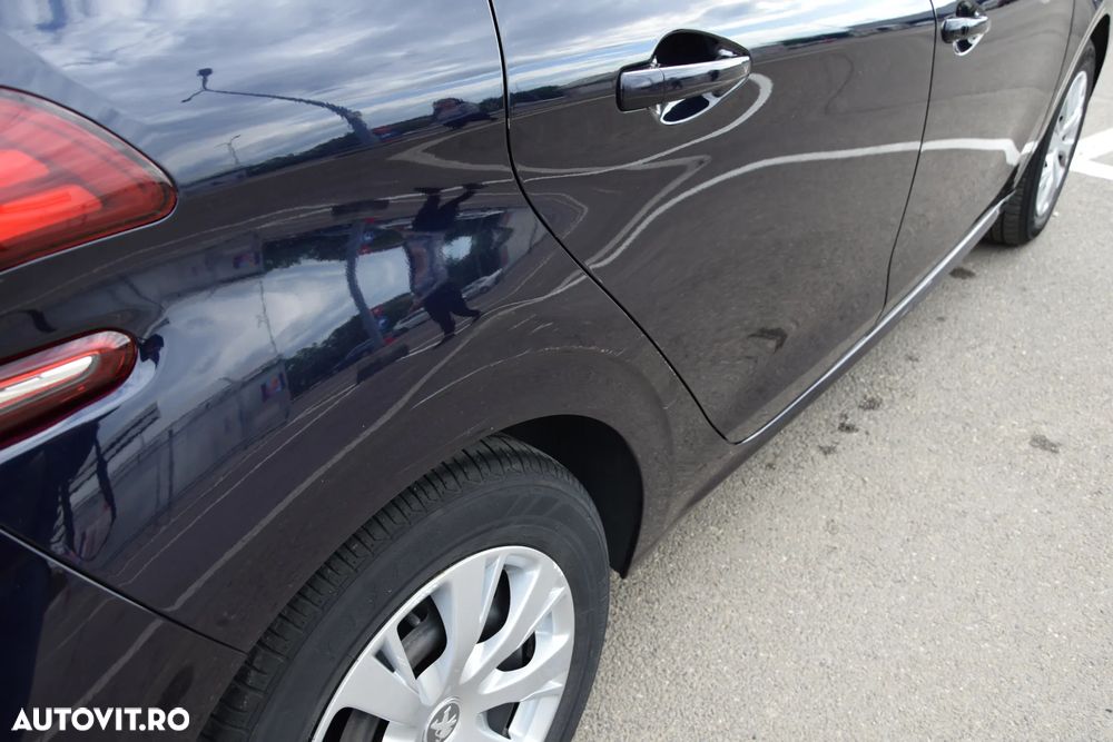 Peugeot 208 1.2 L PureTech Active - 13