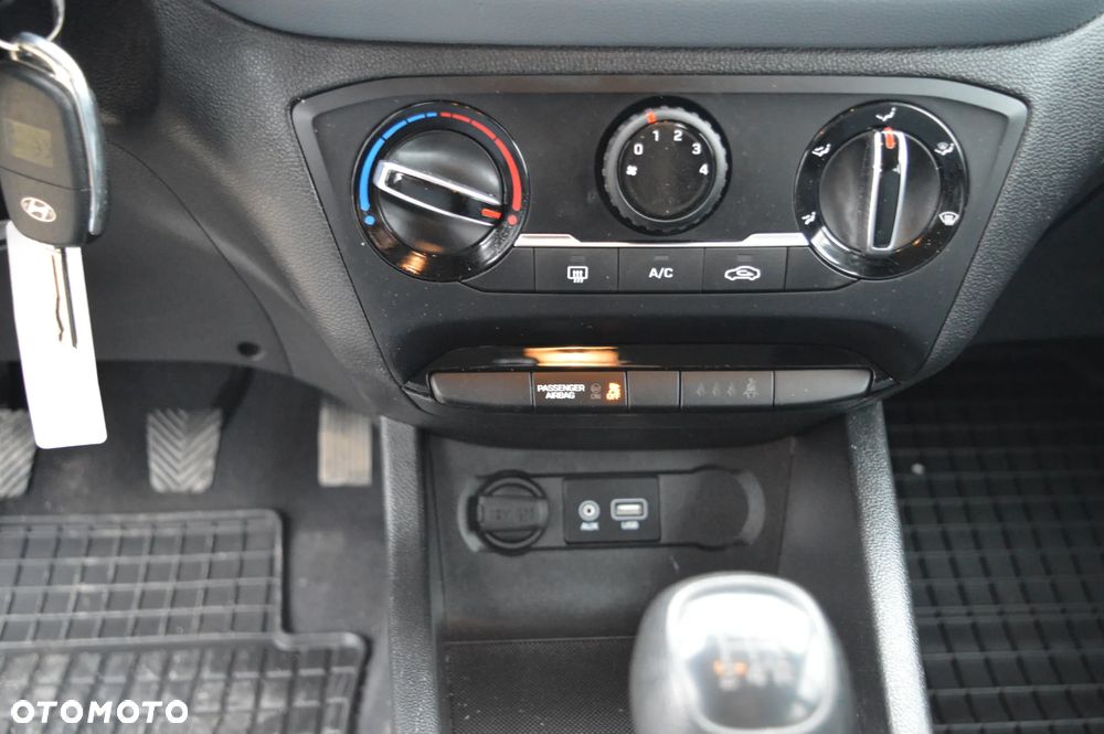 Hyundai i20 blue 1.2 - 26