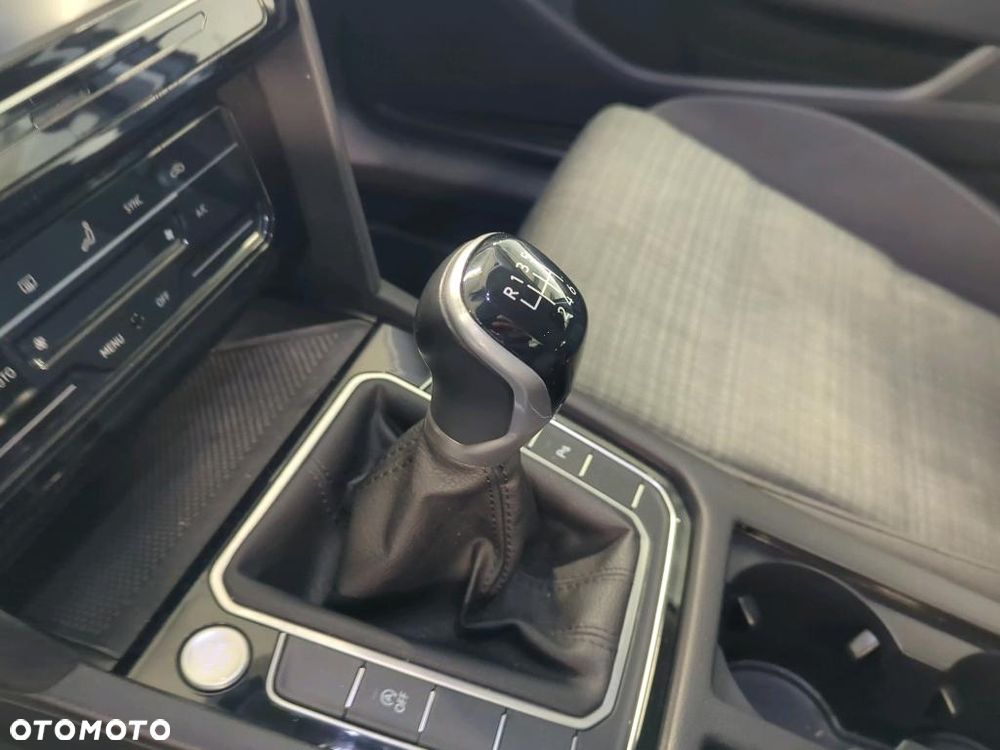 Volkswagen Passat 1.5 TSI EVO Business - 13