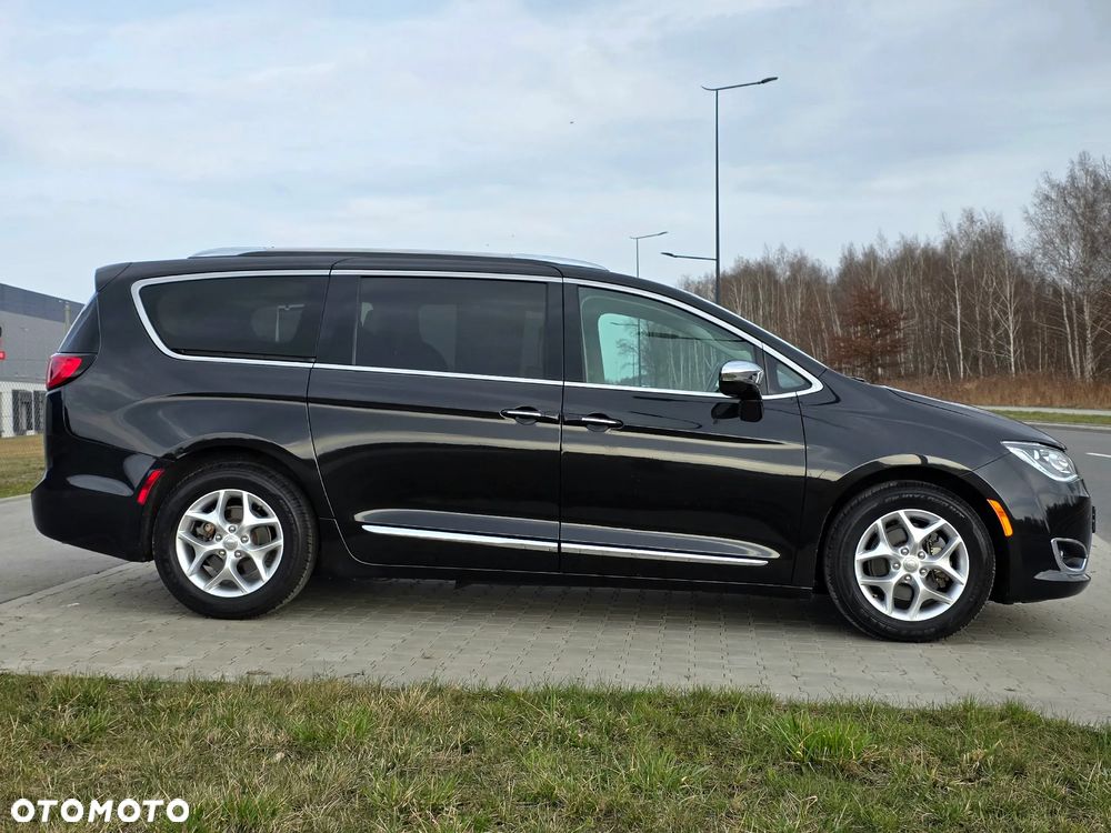 Chrysler Pacifica - 10