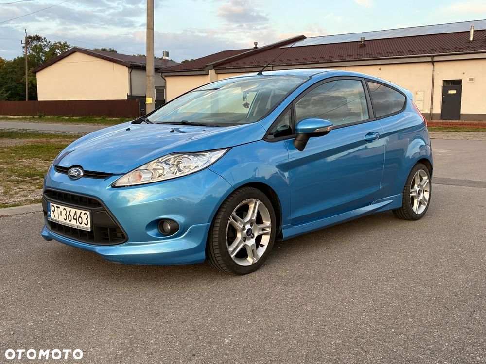 Ford Fiesta 2011 photo 2