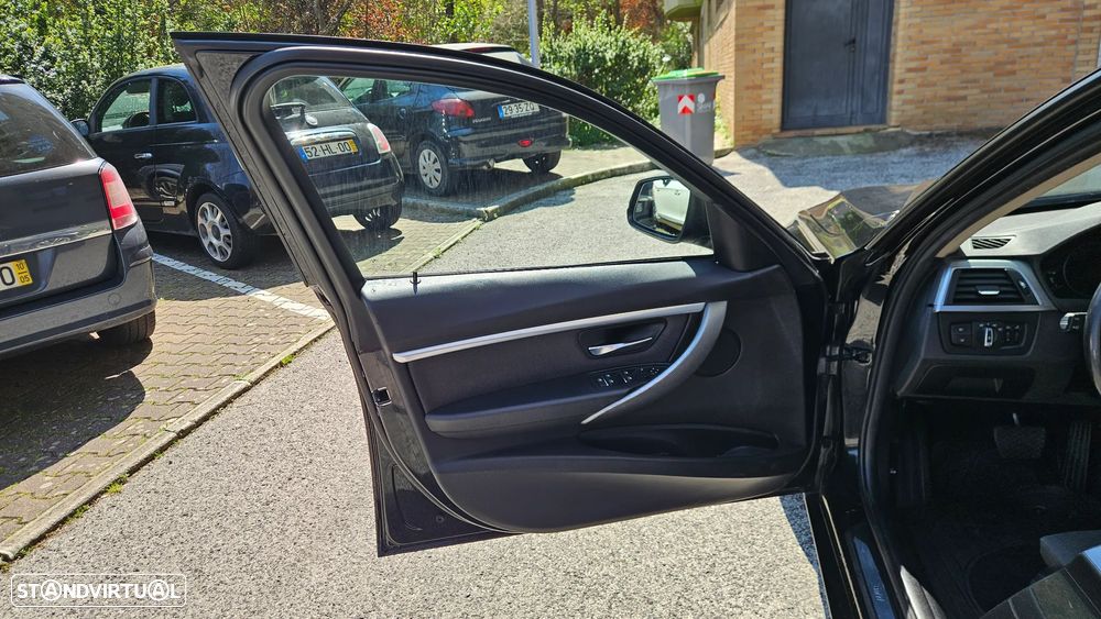 BMW 320 i Aut. Sport Line - 12