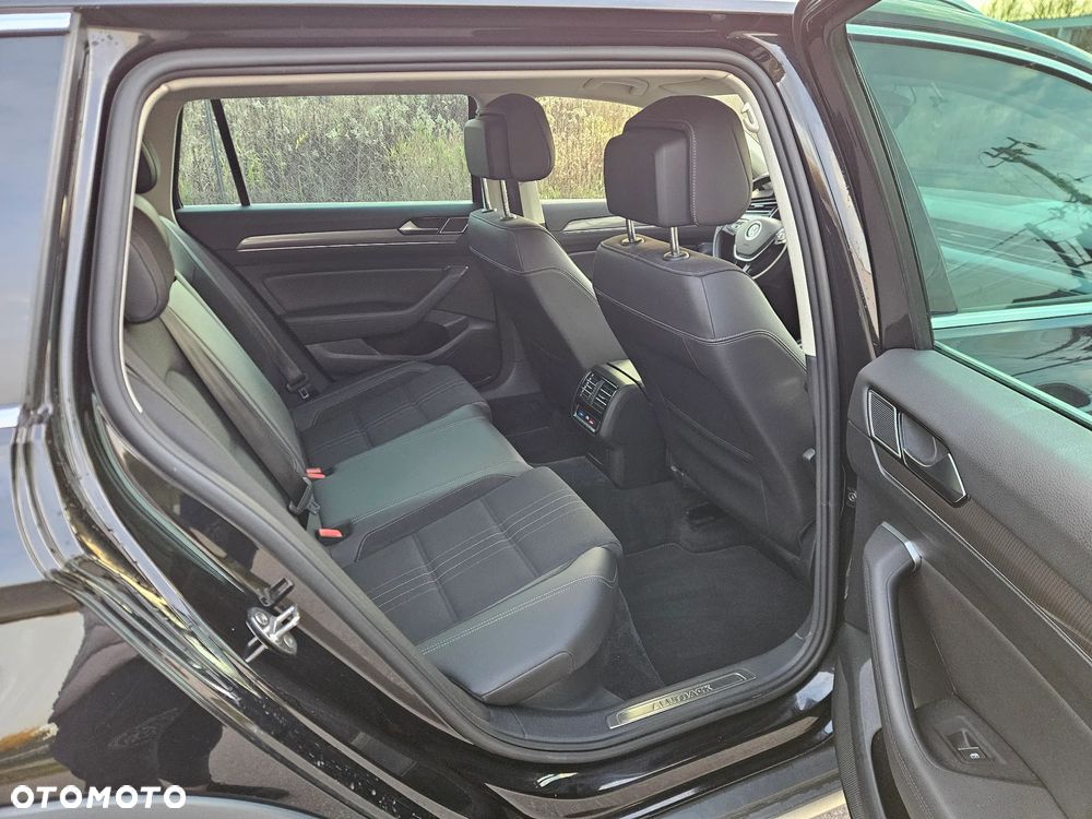 Volkswagen Passat Variant 2.0 TDI SCR 4Motion DSG Highline - 8