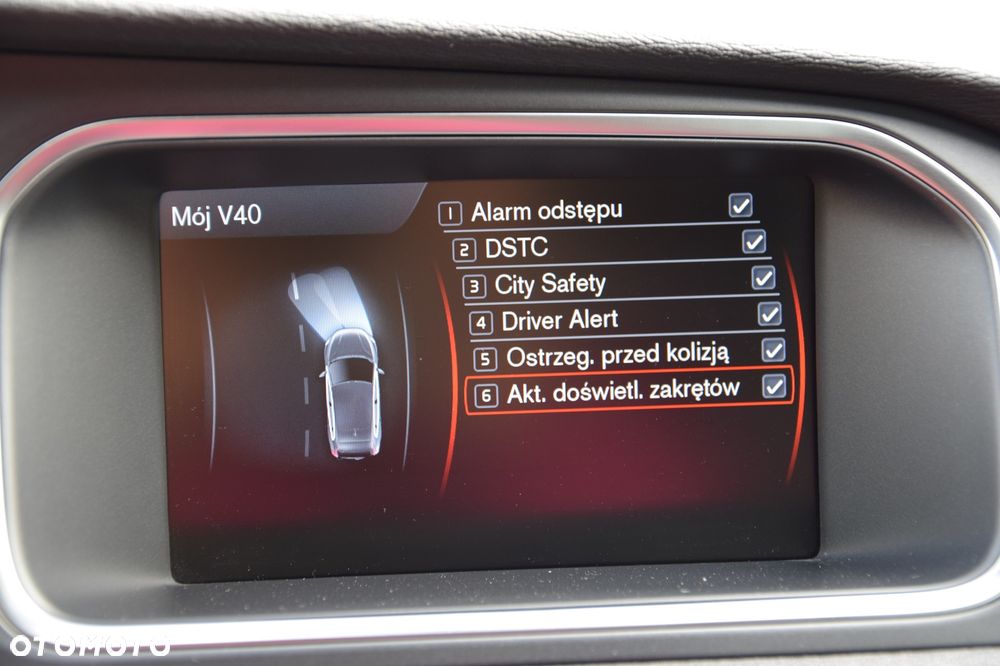 Volvo V40 D4 R Design - 23