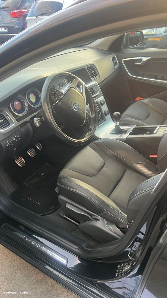 Volvo V60 2.0 D3 R-Design - 4