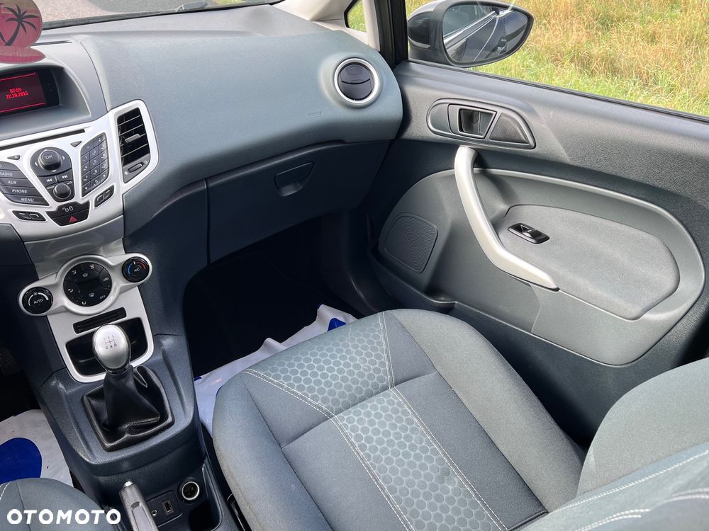 Ford Fiesta 1.6 TDCi DPF Titanium - 25