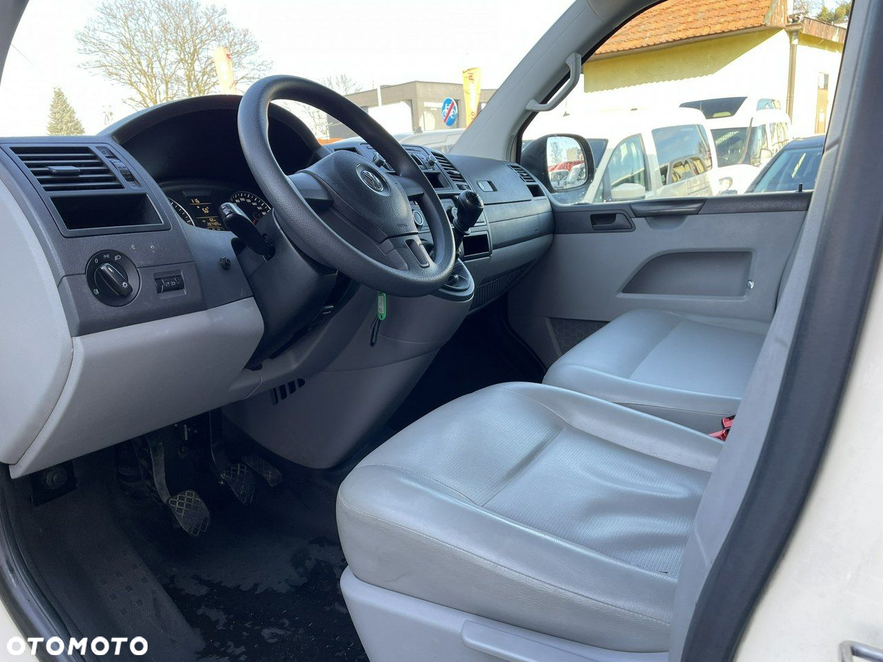 Volkswagen Caravelle - 16