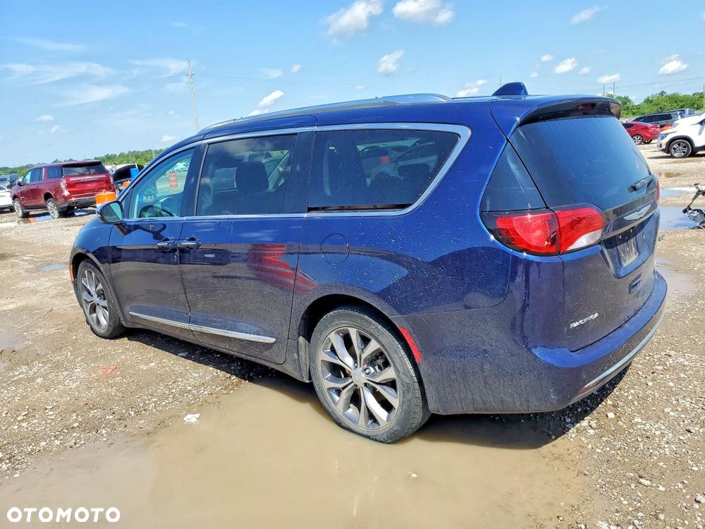 Chrysler Pacifica - 2