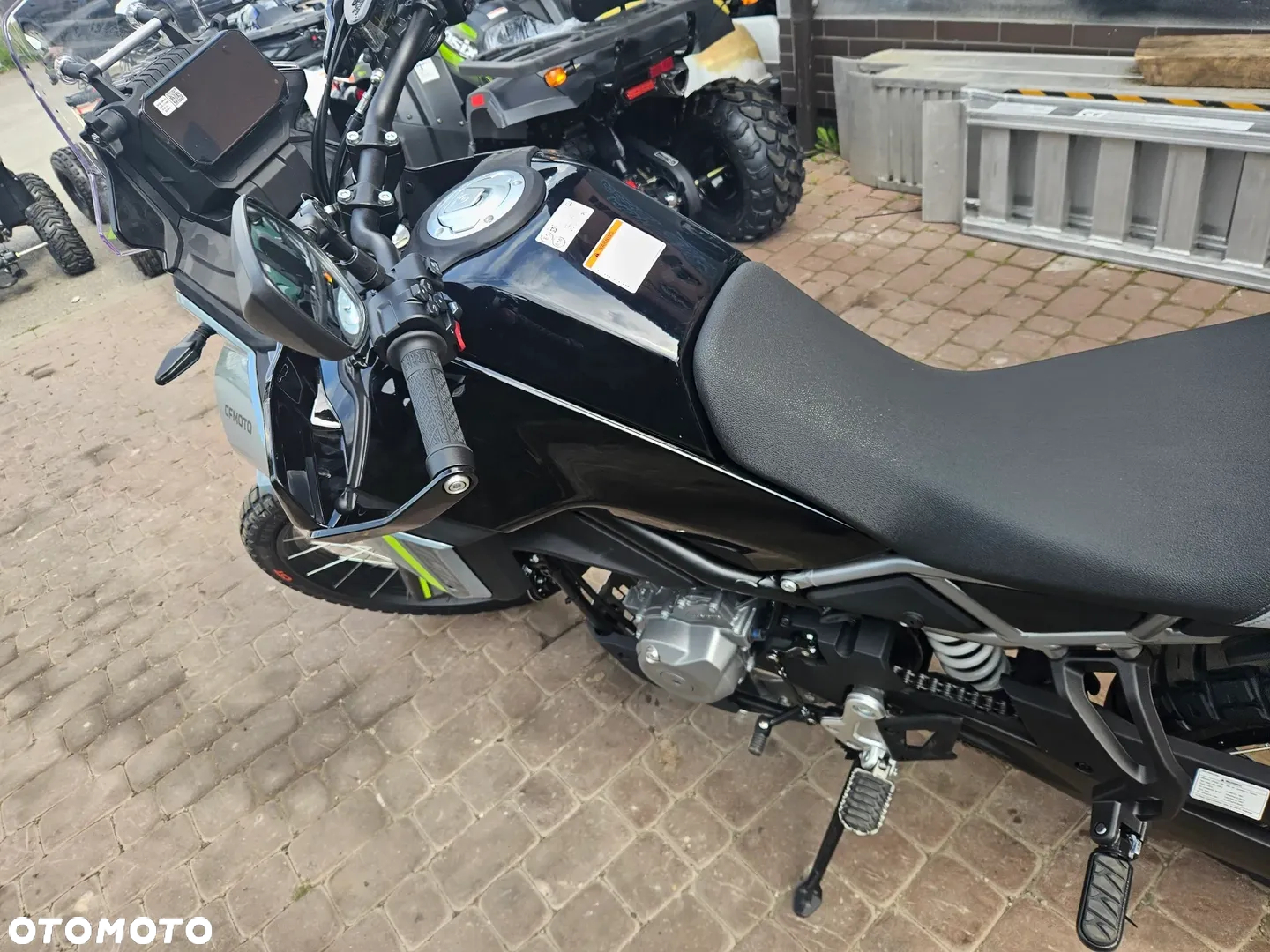 CFMoto MT - 4