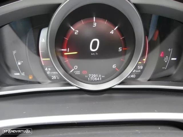 Volvo V40 2.0 D2 R-Design - 26