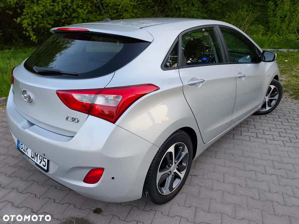 Hyundai i30 blue 1.4 Passion - 32