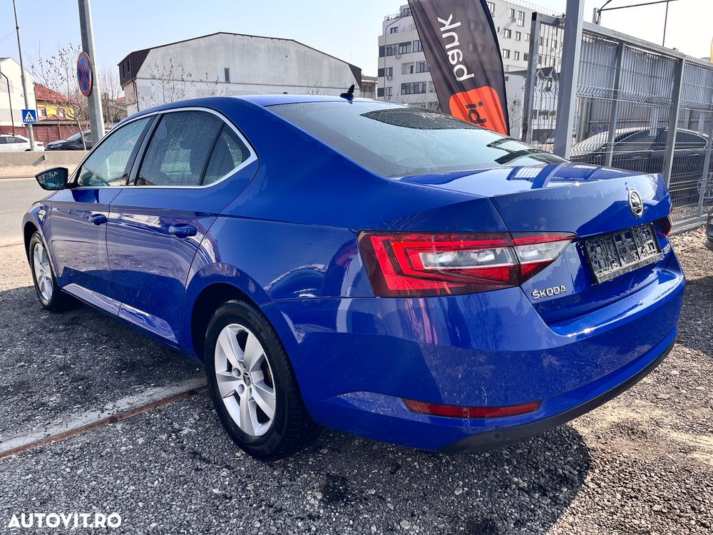 Skoda Superb 2.0 TDI DSG Sportline - 8