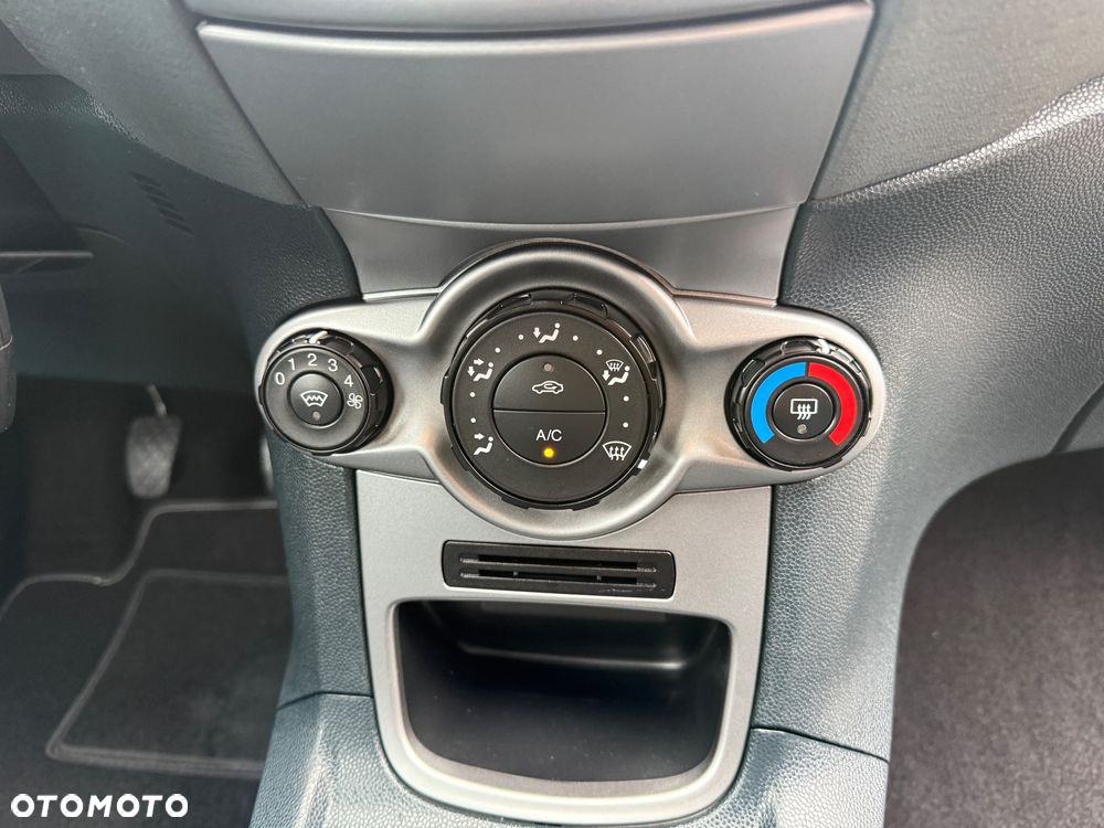 Ford Fiesta - 25