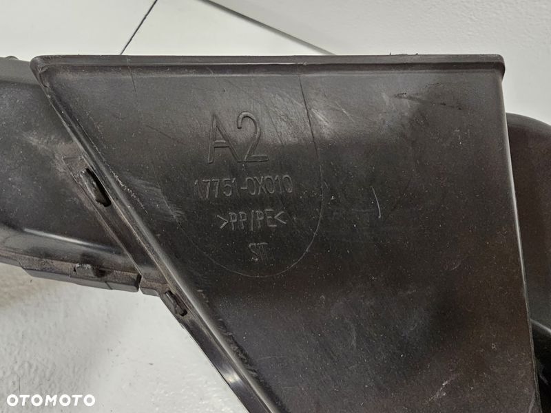 TOYOTA AVENSIS T27 LIFT T29 1.6 D RURA DOLOT PRZEWÓD WLOT POWIETRZA 17751-0X010 - 4