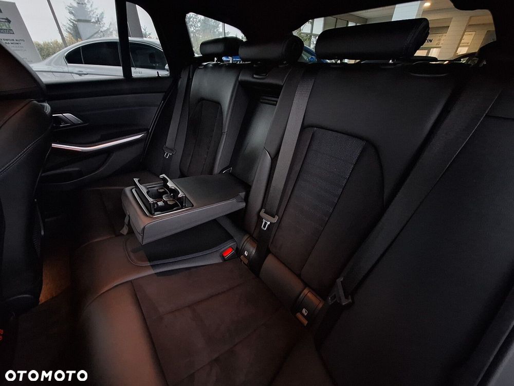 BMW Seria 3 320d xDrive M Sport sport - 21