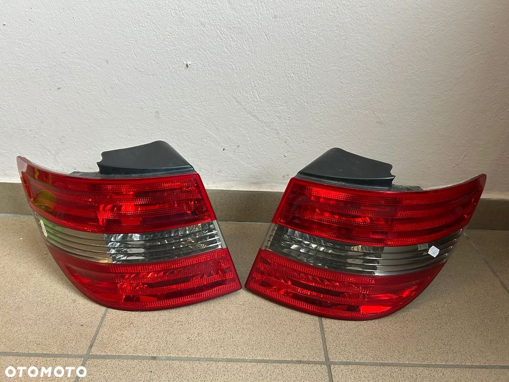 LAMPA TYŁ TYLNA PRAWA LEWA MERCEDES B KLASA W245 - 1