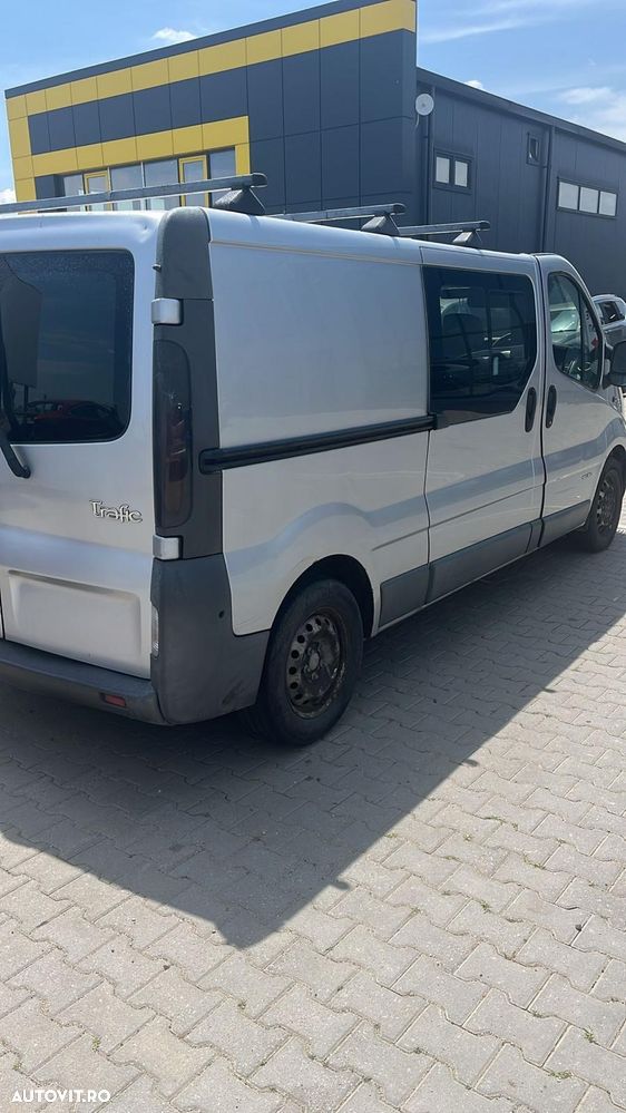 Dezmembram Renault Trafic 2.5 diesel din 2006 - 2