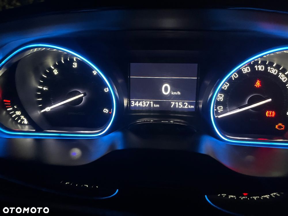 Peugeot 2008 1.6 e-HDi Allure S&S - 12