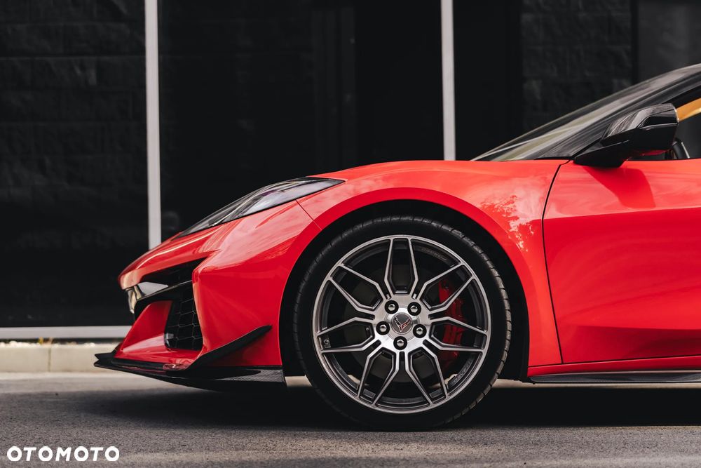 Chevrolet Corvette - 24