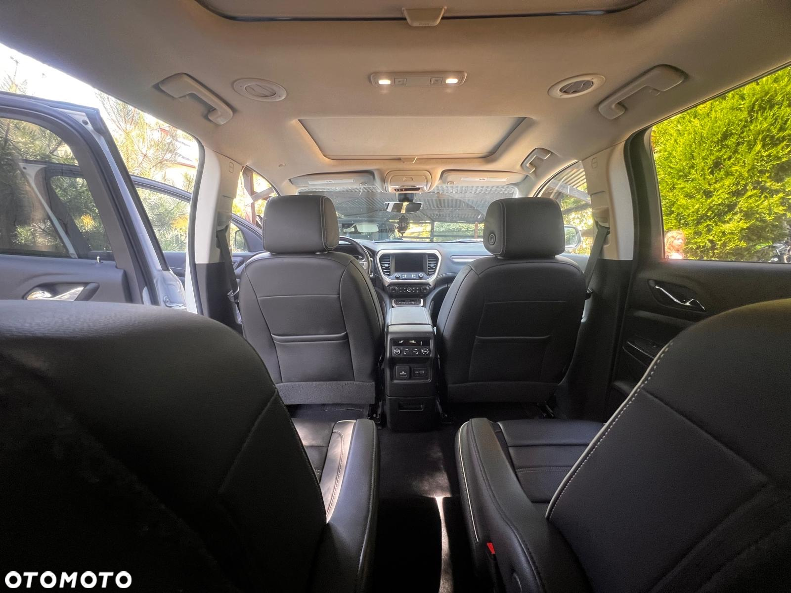 GMC Acadia - 16