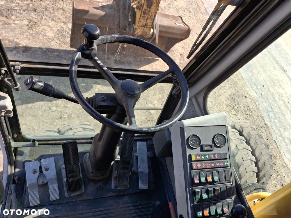 Liebherr A312 CAT JCB - 12