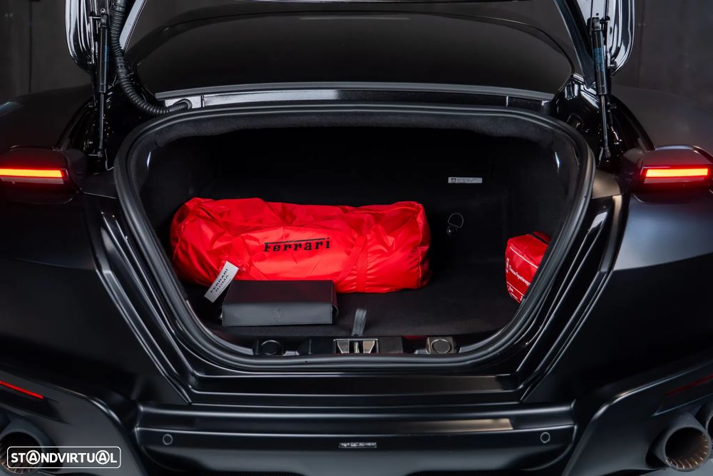 Ferrari Roma 3.9 Twin-Turbo V8 - 10