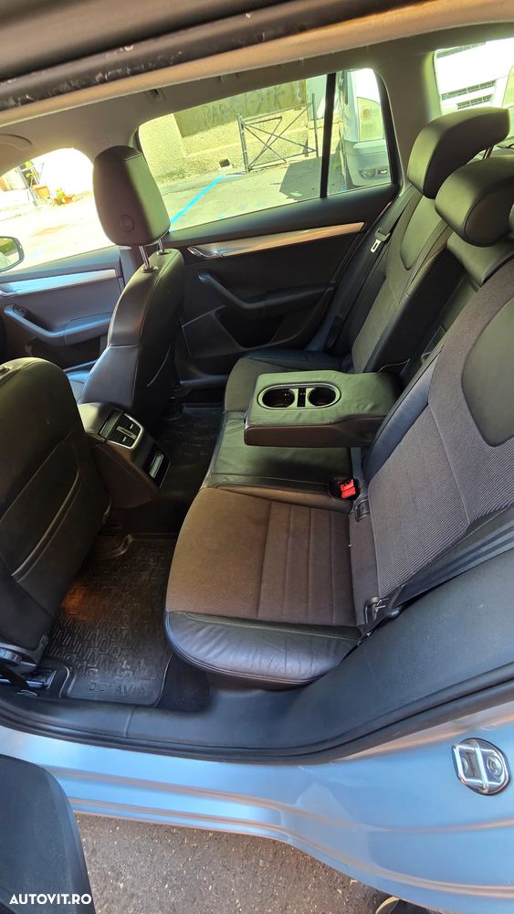 Skoda Octavia 2.0 TDI STYLE DSG - 8