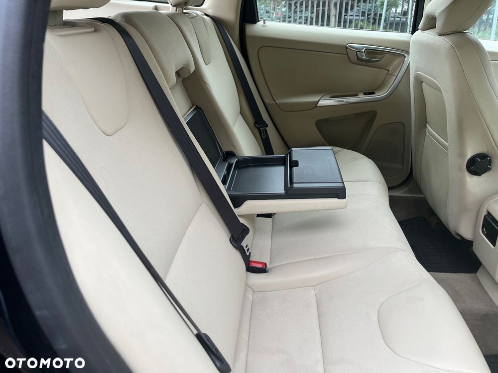 Volvo XC 60 3.2 AWD RDesign - 12