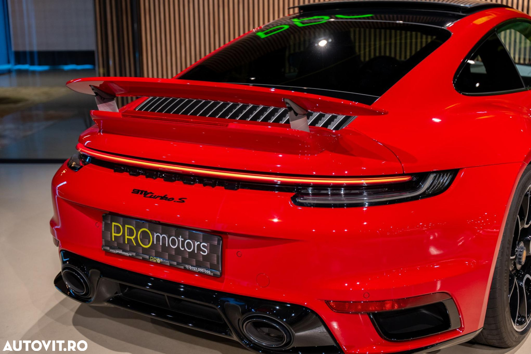 Porsche 911-TURBO-S - 10