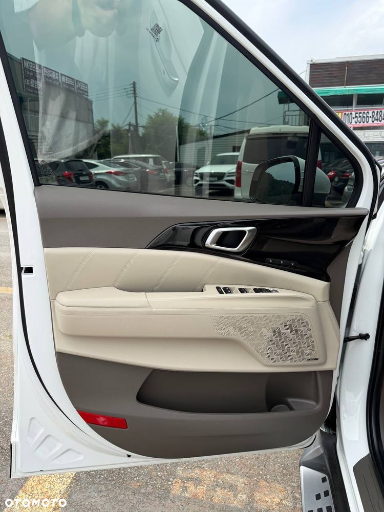 Kia Carnival - 10