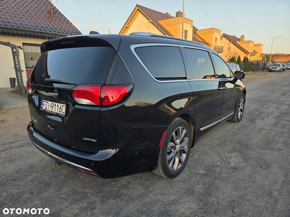 Chrysler Pacifica - 5