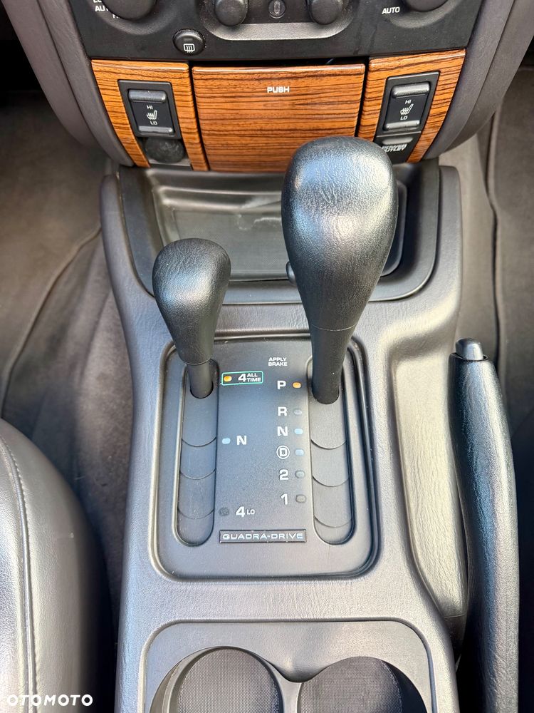 Jeep Grand Cherokee - 38